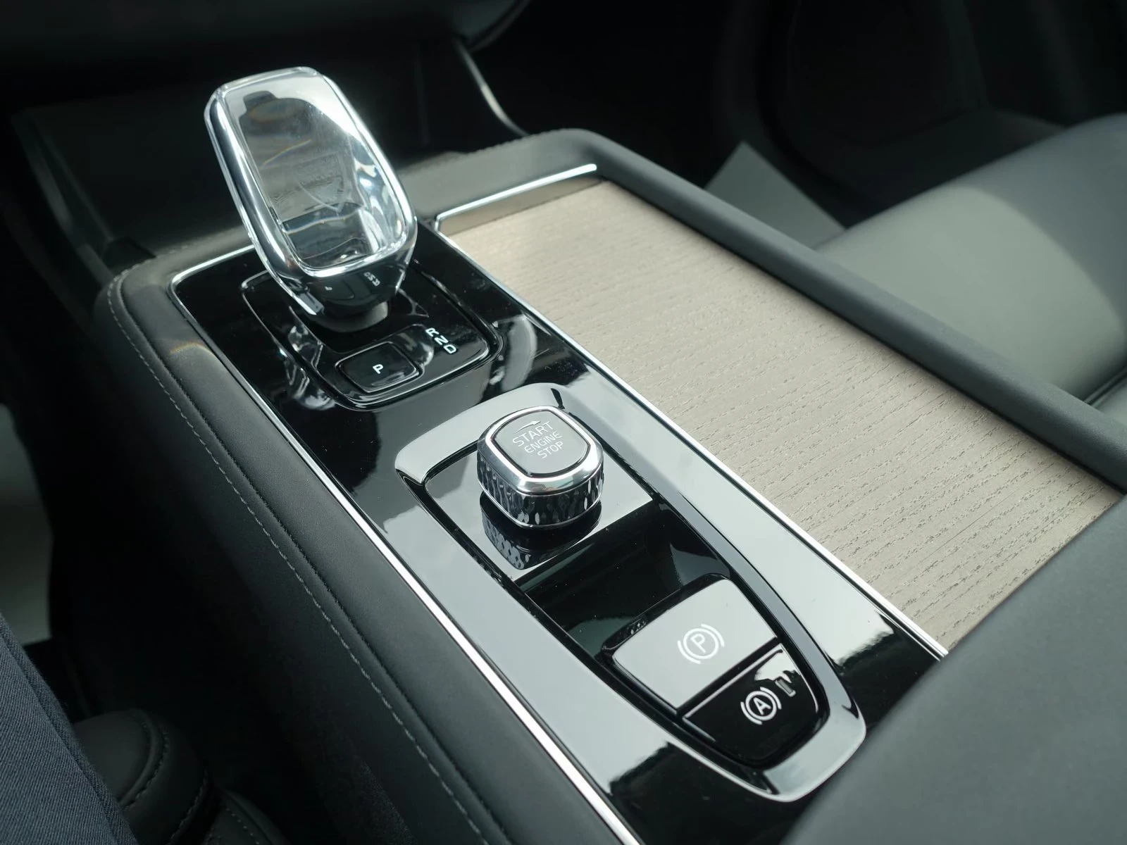 Volvo Xc90 Plus Dark T8 AWD 7seats, снимка 11 - Автомобили и джипове - 56112895