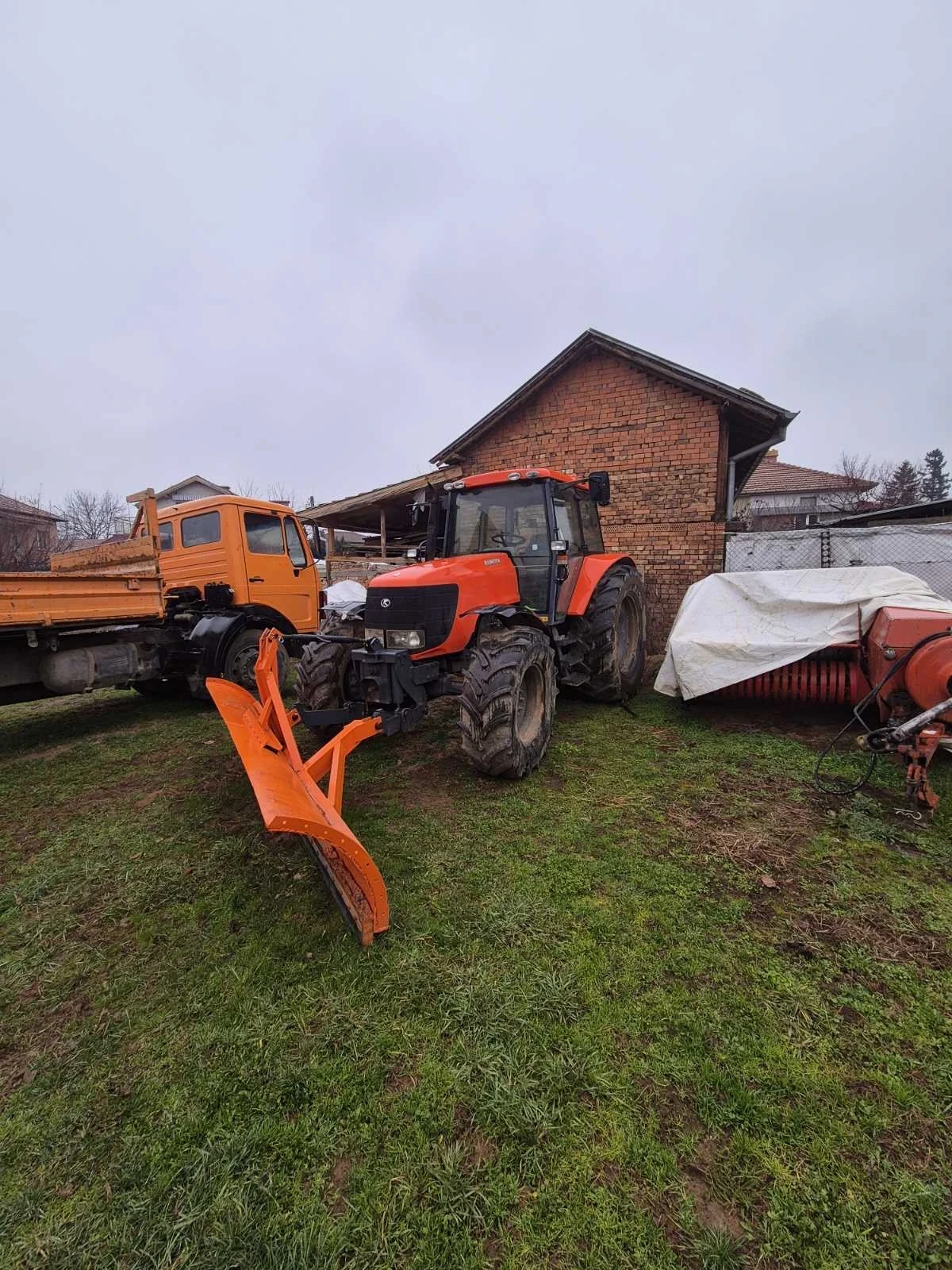 Трактор Kubota 128, снимка 1