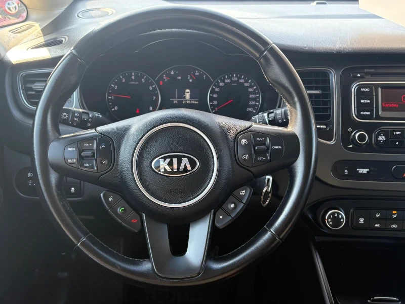 Kia Carens, снимка 5 - Автомобили и джипове - 49246568