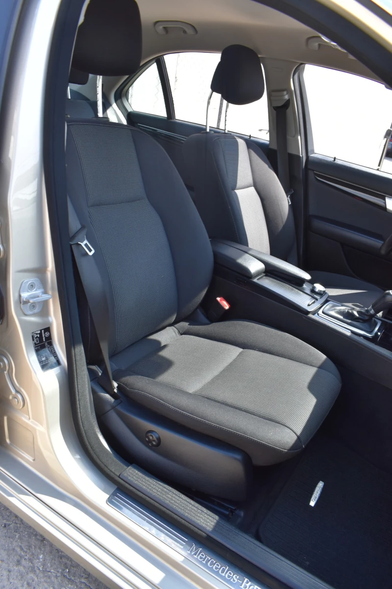 Mercedes-Benz C 180 COMPRESSOR* GOLD-EDITION* AUTOMAT, снимка 13 - Автомобили и джипове - 50950790