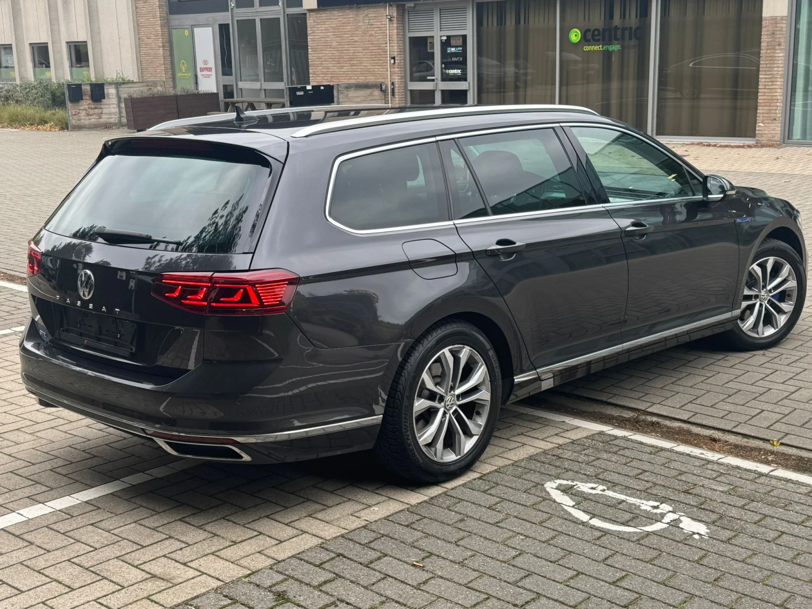 VW Passat GTE - изображение 7