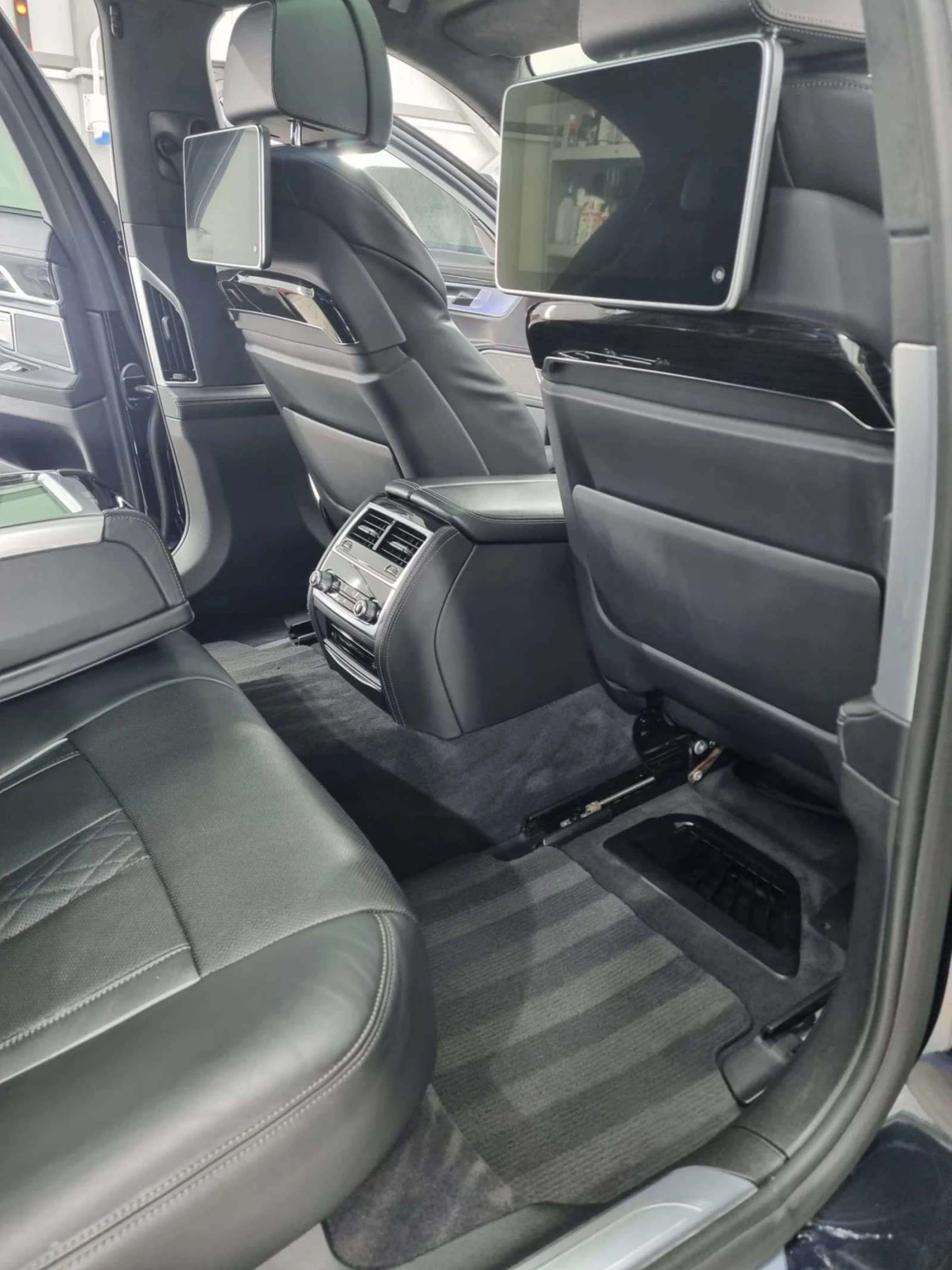 BMW 740  - изображение 8