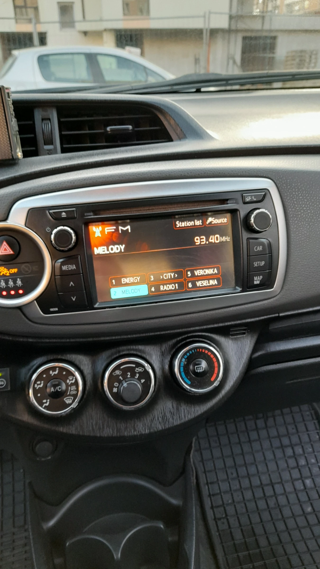 Toyota Yaris  - изображение 5