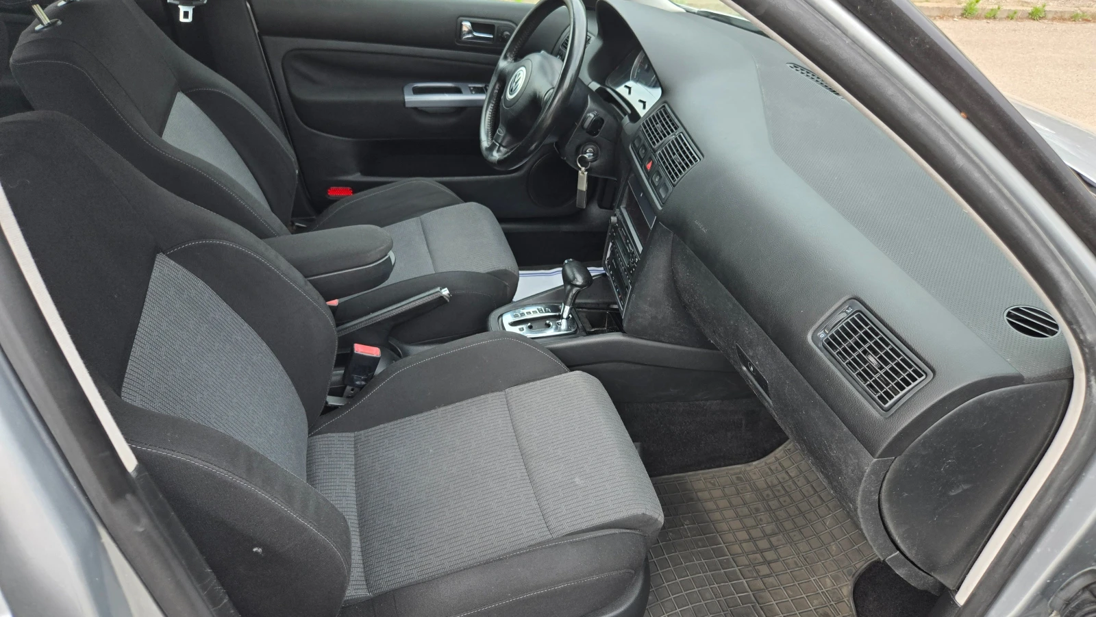 VW Bora Автомат 5 скорости, снимка 12 - Автомобили и джипове - 54658195