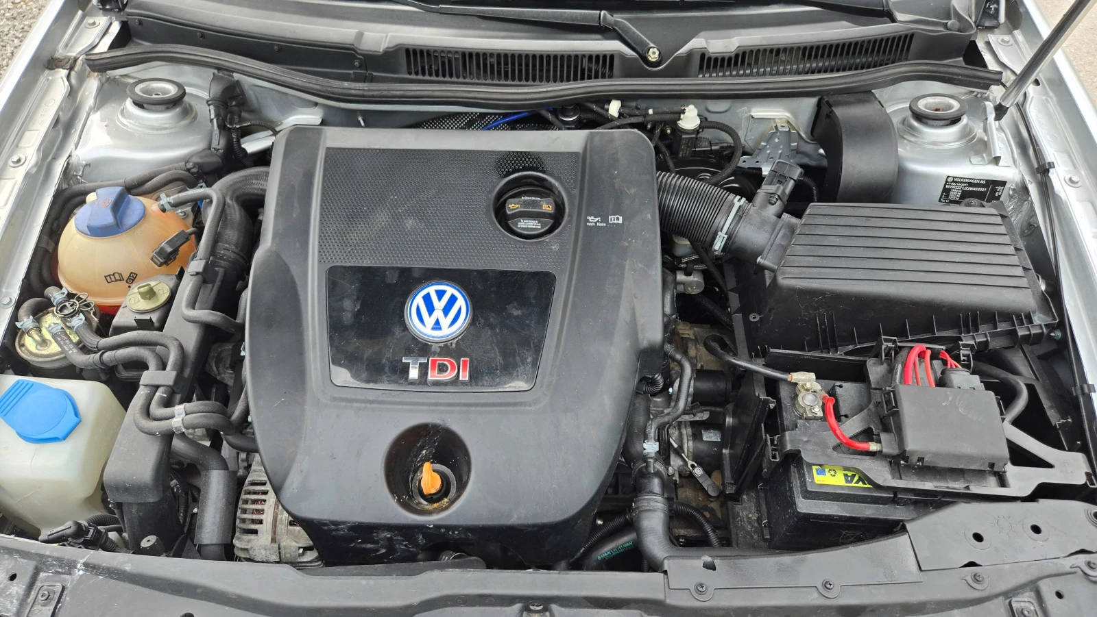 VW Bora Автомат 5 скорости, снимка 15 - Автомобили и джипове - 54658195