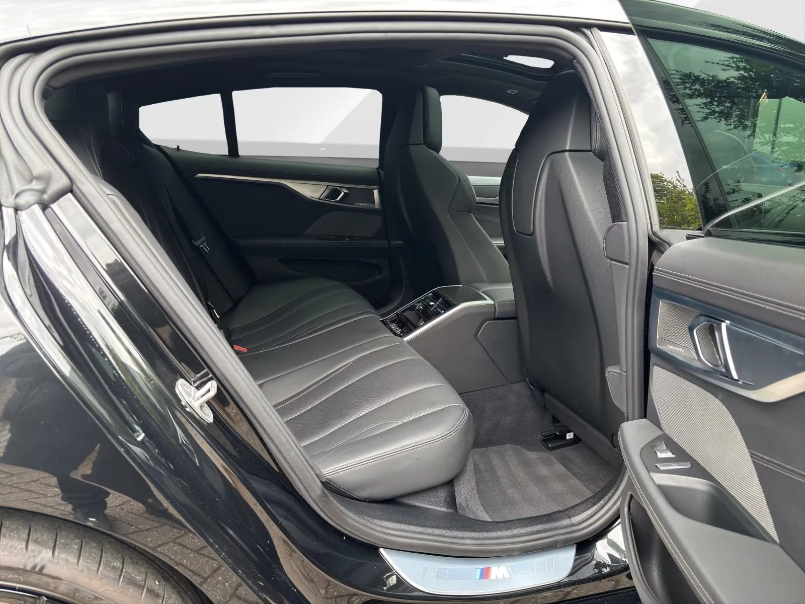 BMW 850 xDRIVE/GRANCOUPE/360/HUD/PANO/LASER/ACC/H&K/467z, снимка 15 - Автомобили и джипове - 54823117