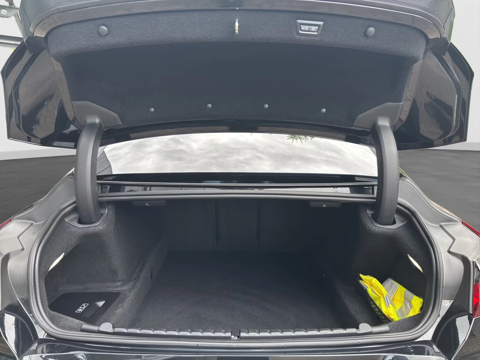 BMW 850 xDRIVE/GRANCOUPE/360/HUD/PANO/LASER/ACC/H&K/467z, снимка 8 - Автомобили и джипове - 54823117