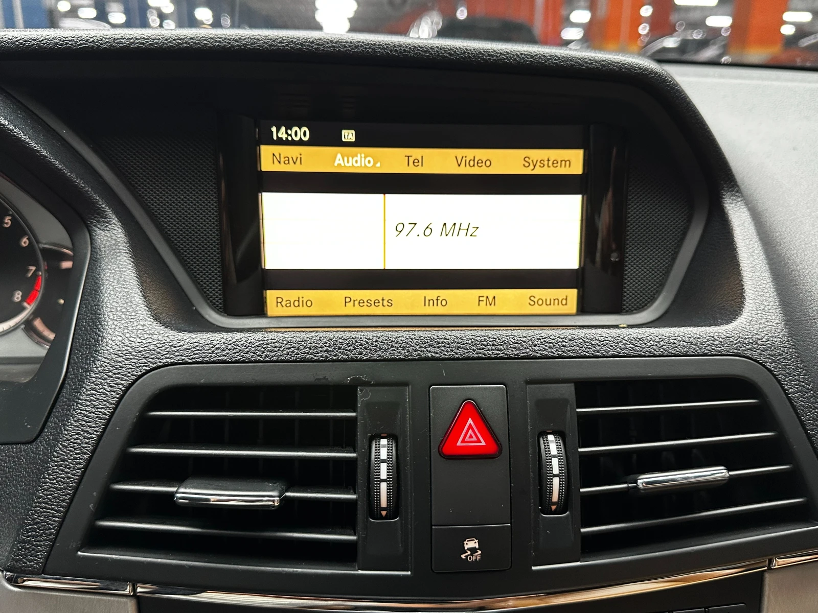 Mercedes-Benz E 350 CGI 3.5i 292 к.с., снимка 14 - Автомобили и джипове - 55377847