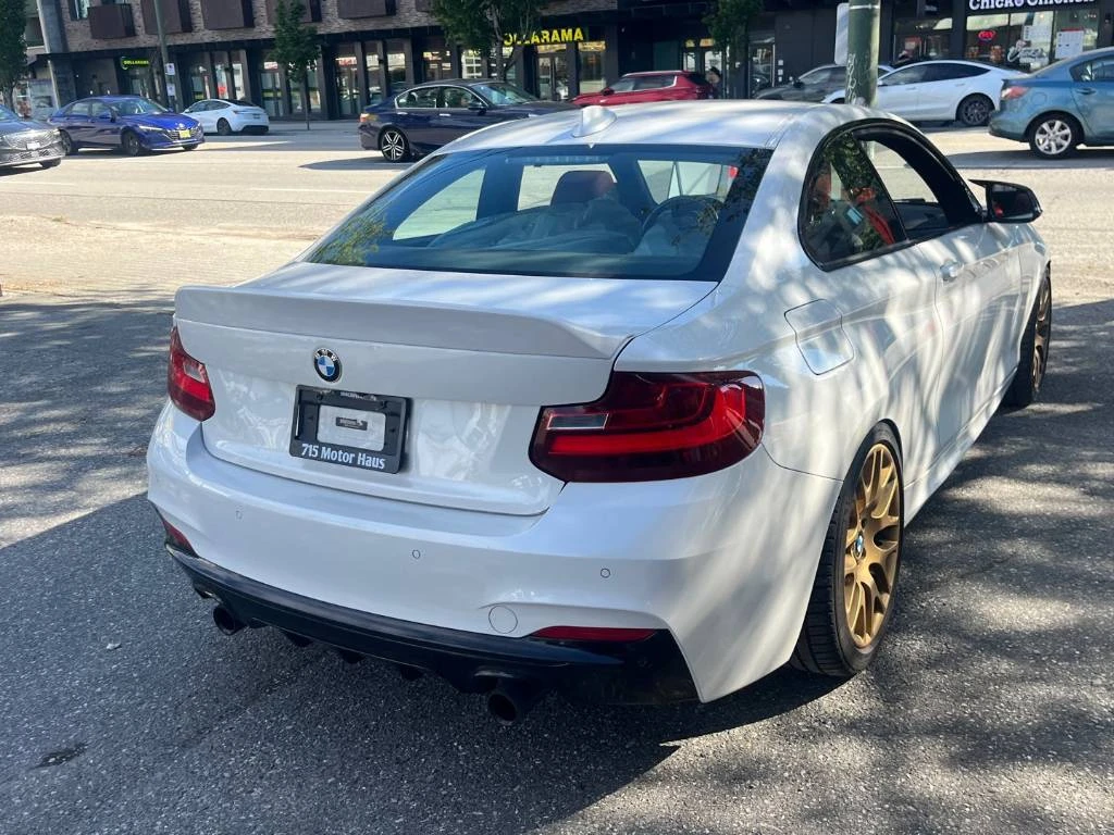 BMW 240 | M PERFORMANCE | ЧЕРВЕН САЛОН | CARFAX | , снимка 4 - Автомобили и джипове - 55402101