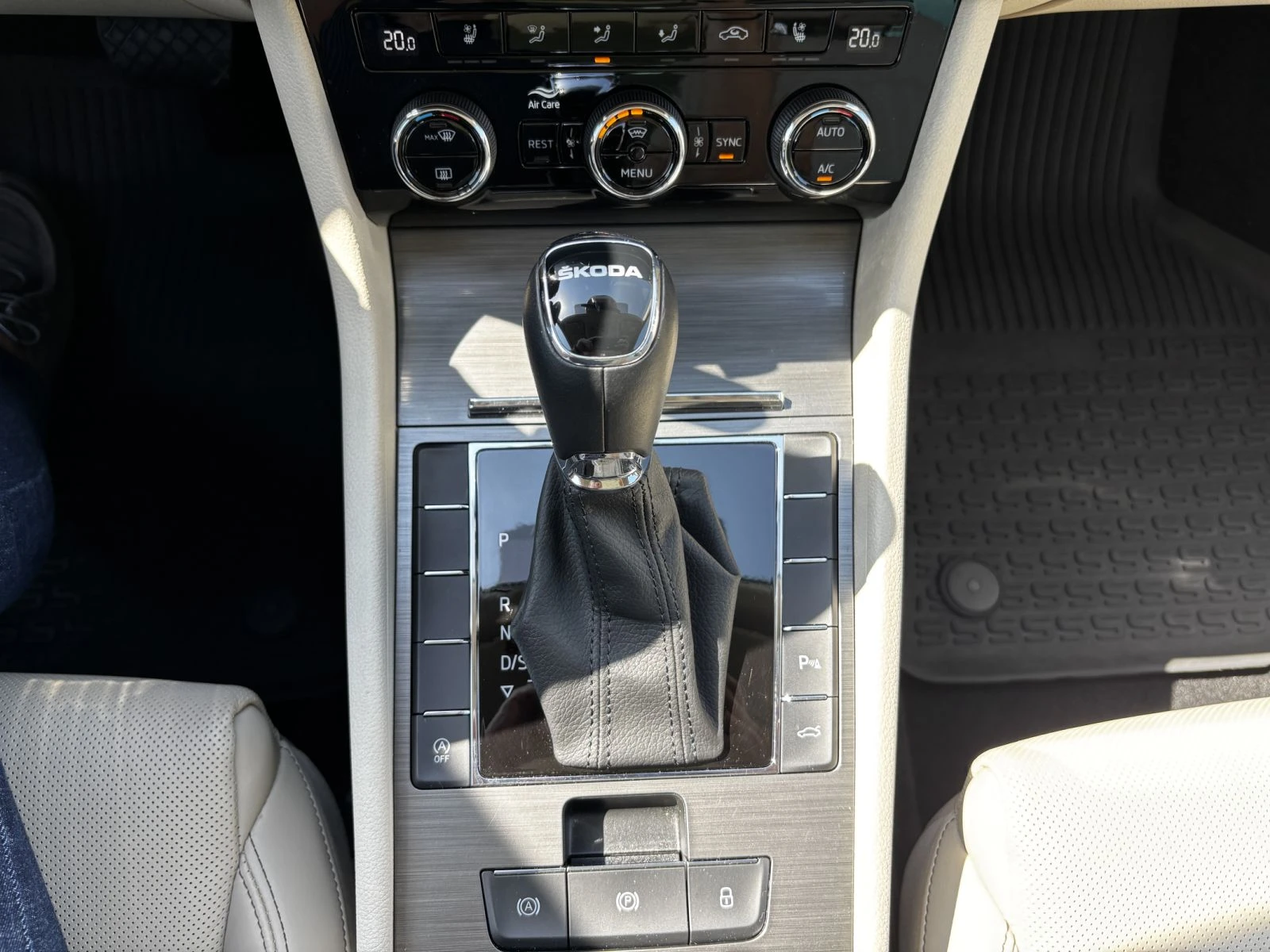 Skoda Superb Combi 2000 куб. / 150 к.с., снимка 17 - Автомобили и джипове - 56132334