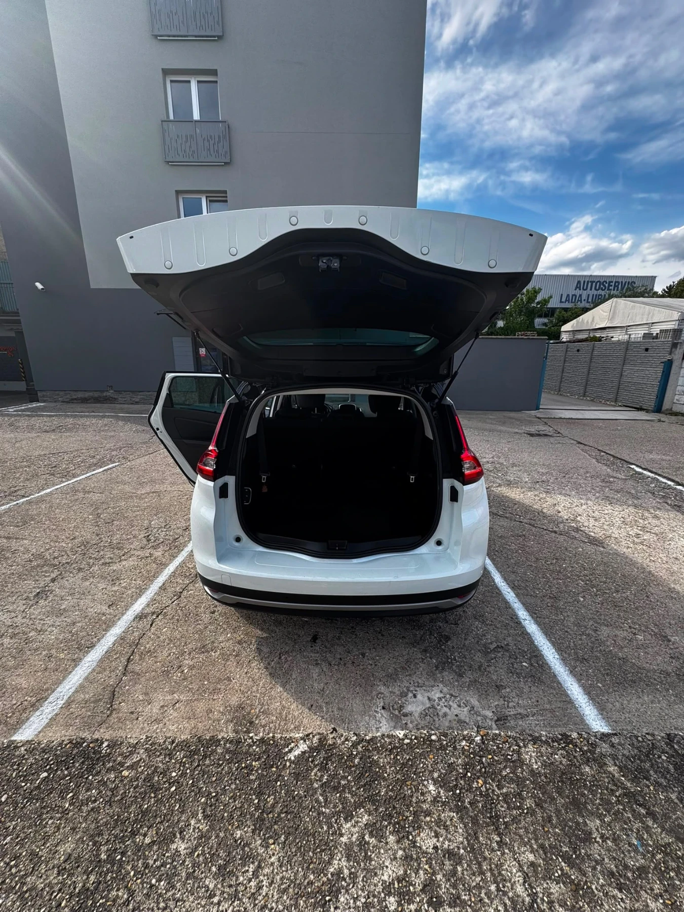 Renault Grand scenic Initiale, снимка 11 - Автомобили и джипове - 56536039