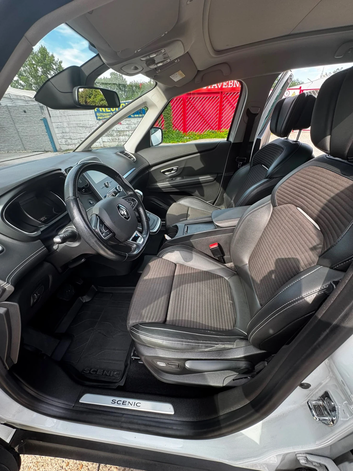 Renault Grand scenic Initiale, снимка 6 - Автомобили и джипове - 56536039