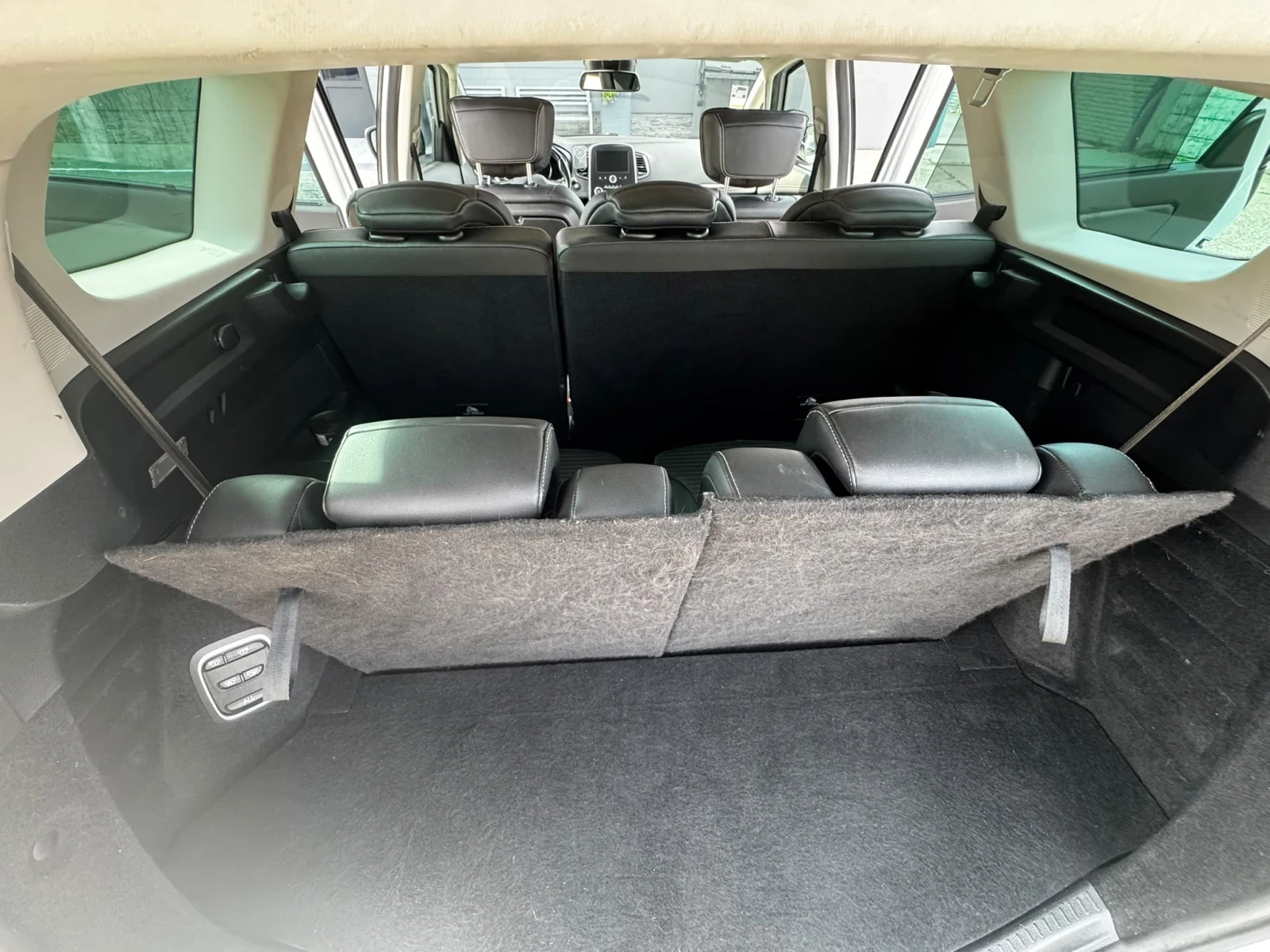 Renault Grand scenic Initiale, снимка 8 - Автомобили и джипове - 56536039