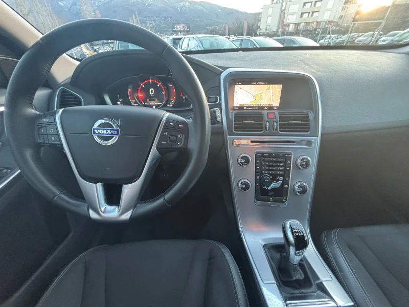 Volvo XC60 2.0 D3, снимка 14 - Автомобили и джипове - 53167209