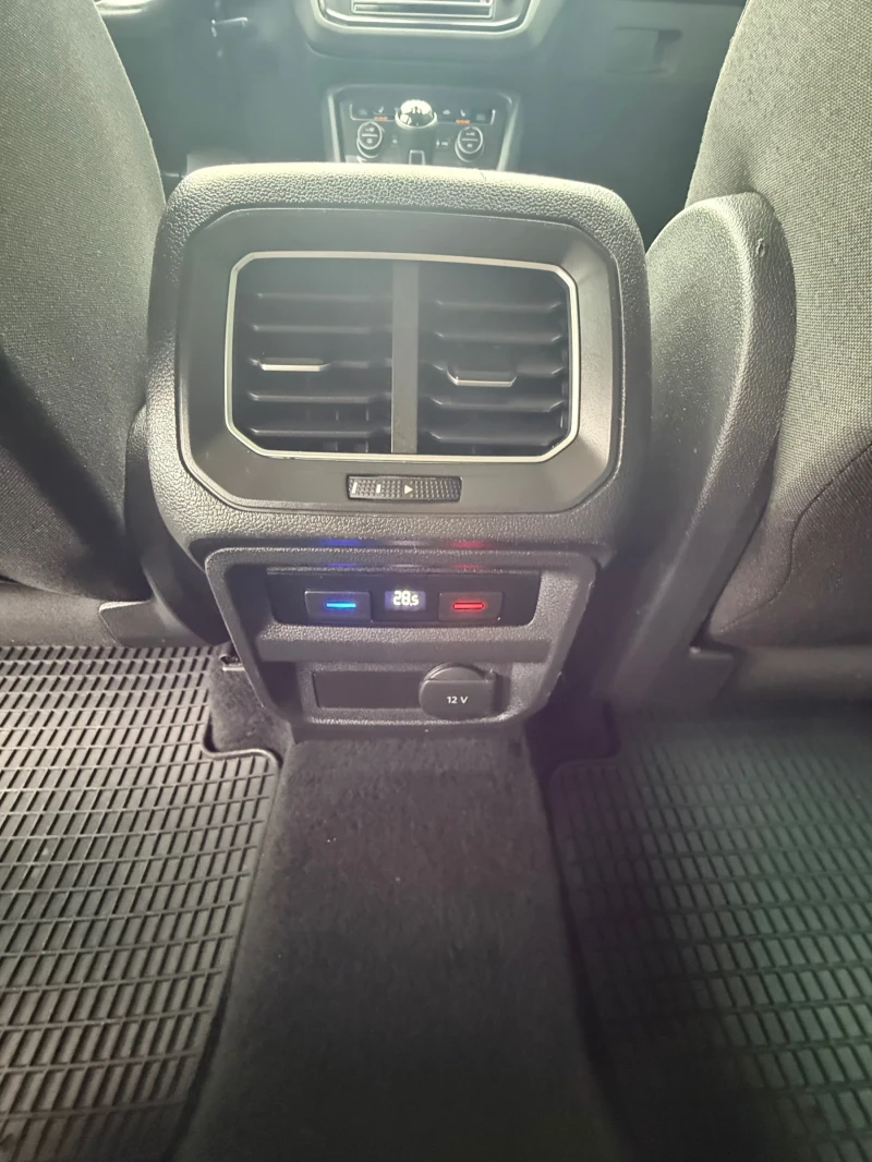 VW Tiguan 1.4, снимка 12 - Автомобили и джипове - 53239261