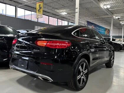 Mercedes-Benz GLC 300 AMG* ПАМЕТ* 360 КАМЕРА* СЛЕДЕНЕ НА ЛЕНТИ* AMBIENT* - изображение 4