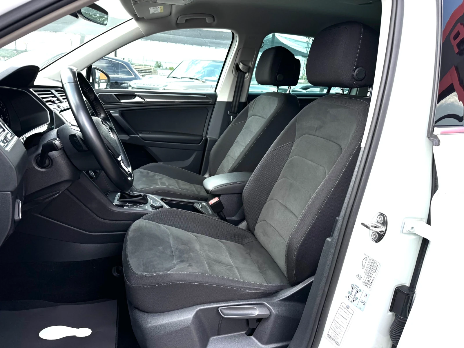 VW Tiguan 2.0D-4 MOTION-FULL LED-DIGITAL-DISTRONIC-TOP - изображение 8