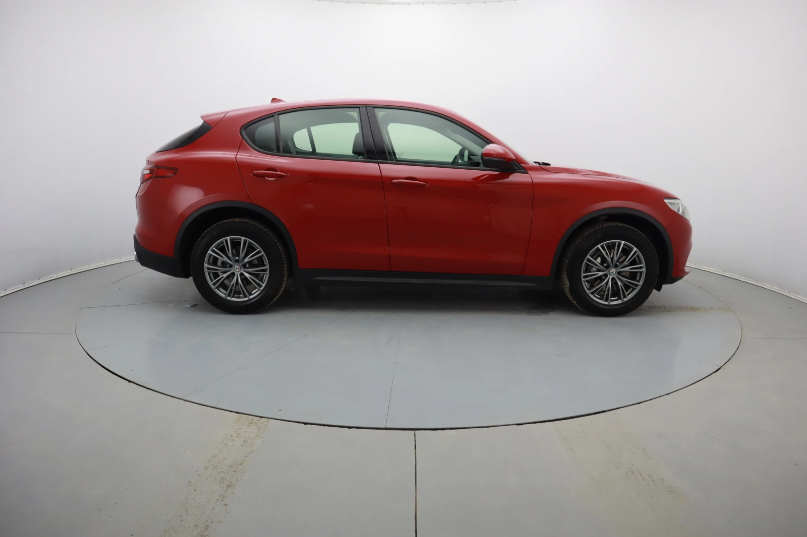 Alfa Romeo Stelvio  - изображение 8