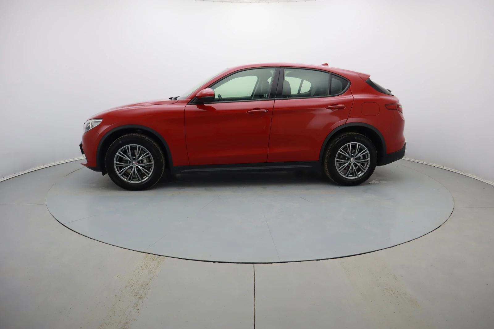 Alfa Romeo Stelvio  - изображение 7