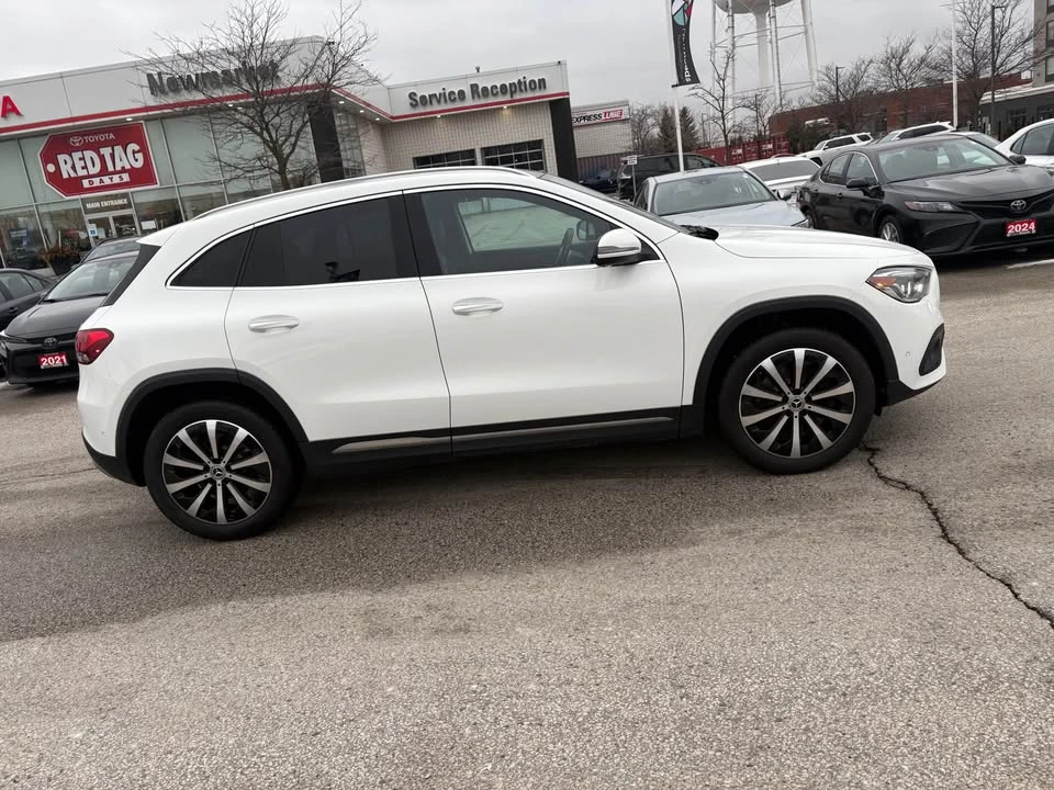 Mercedes-Benz GLA 250 CARFAX /Кожа/Нави/Подгрев/Панорама, снимка 4 - Автомобили и джипове - 53985737