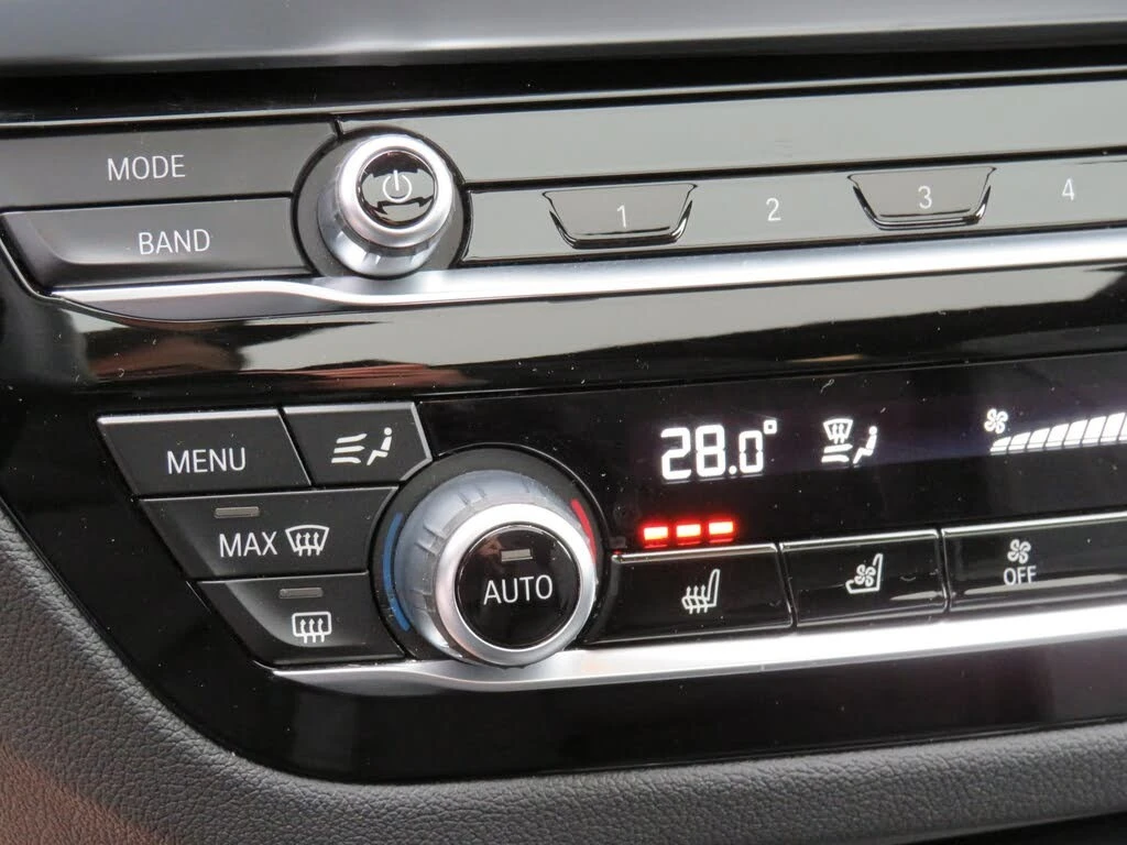 BMW X4 xDrive* АвтоКредит* (ЦЕНА ДО БГ), снимка 12 - Автомобили и джипове - 54042293