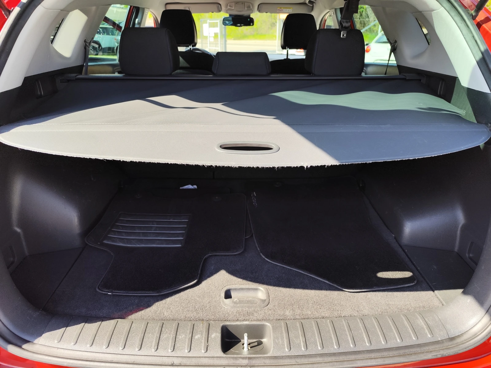 Hyundai Tucson 1.6GDi* LED* NAVI* KAMERA* , снимка 14 - Автомобили и джипове - 54339629