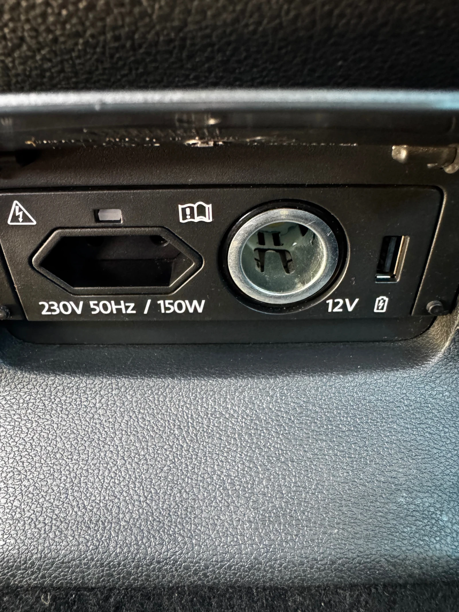 Skoda Karoq 1.6TDI, снимка 14 - Автомобили и джипове - 54956473