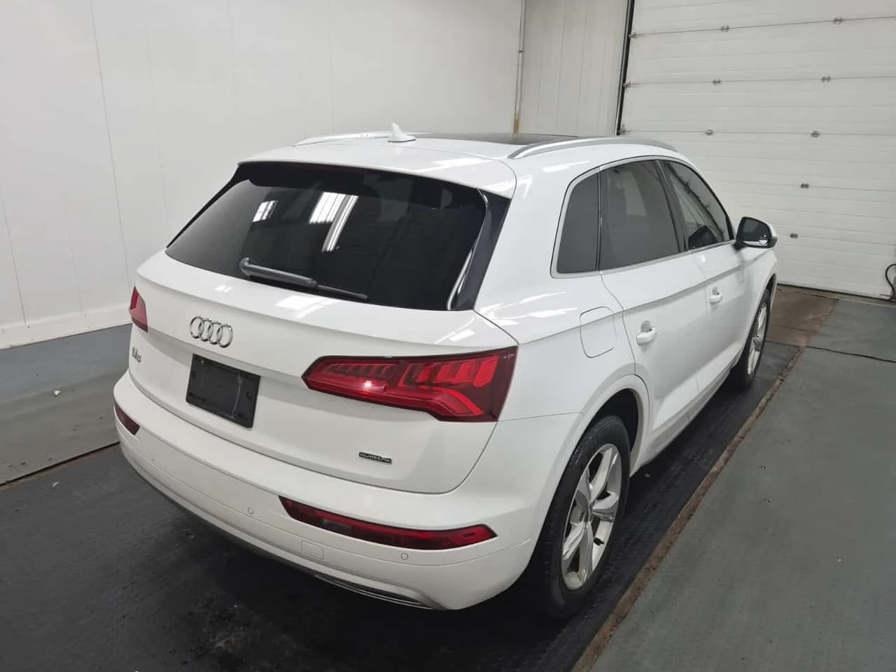 Audi Q5 Progressiv/CARFAX/Панорама/Памет/Подгрев/, снимка 3 - Автомобили и джипове - 55004646