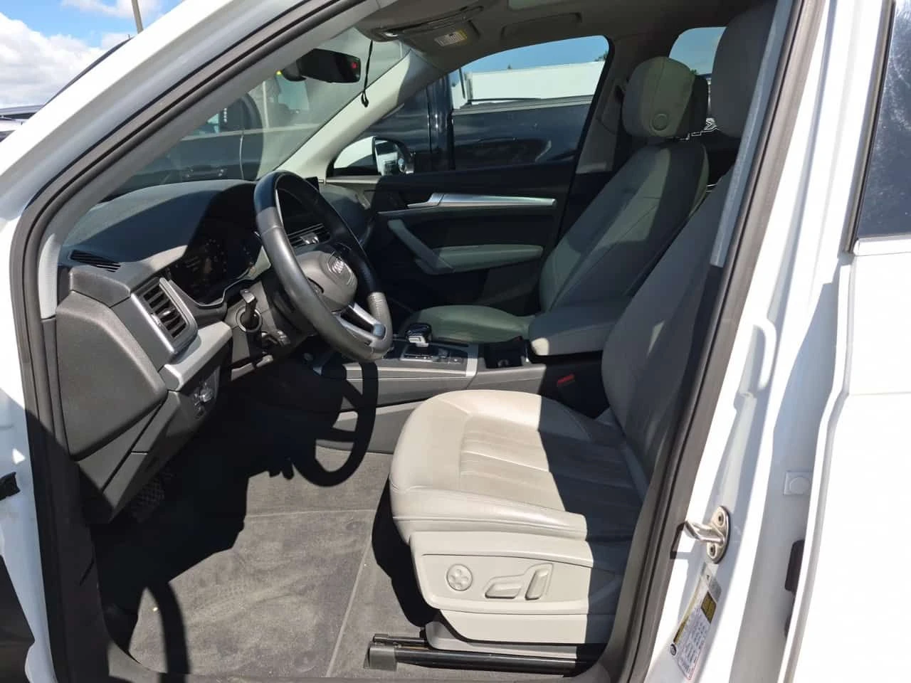 Audi Q5 Progressiv/CARFAX/Панорама/Памет/Подгрев/, снимка 5 - Автомобили и джипове - 55004646