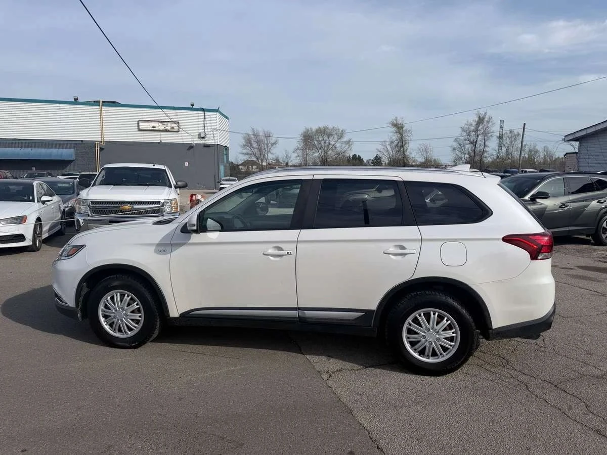 Mitsubishi Outlander, снимка 8 - Автомобили и джипове - 56716859