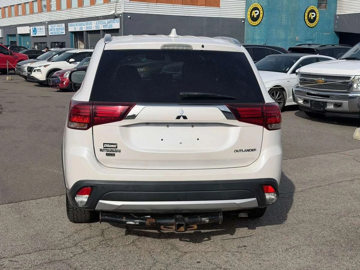Mitsubishi Outlander, снимка 4 - Автомобили и джипове - 56716859