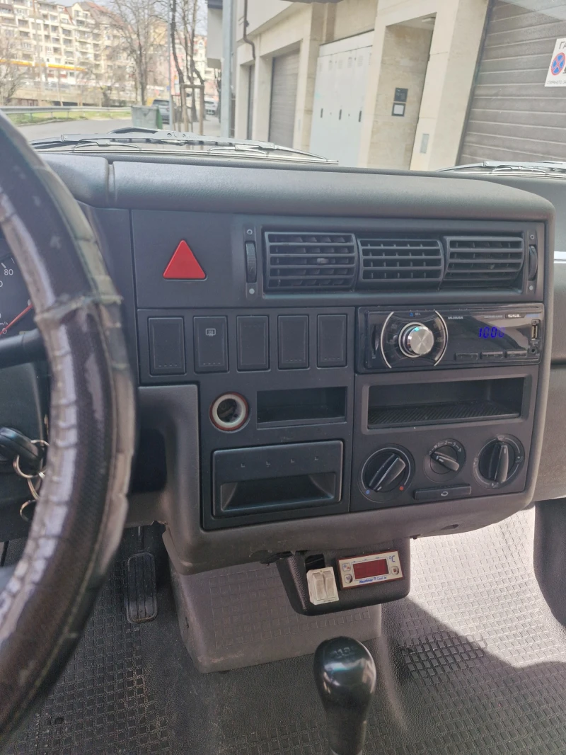 VW T4 2.5 Хладилен, снимка 10 - Бусове и автобуси - 49496779