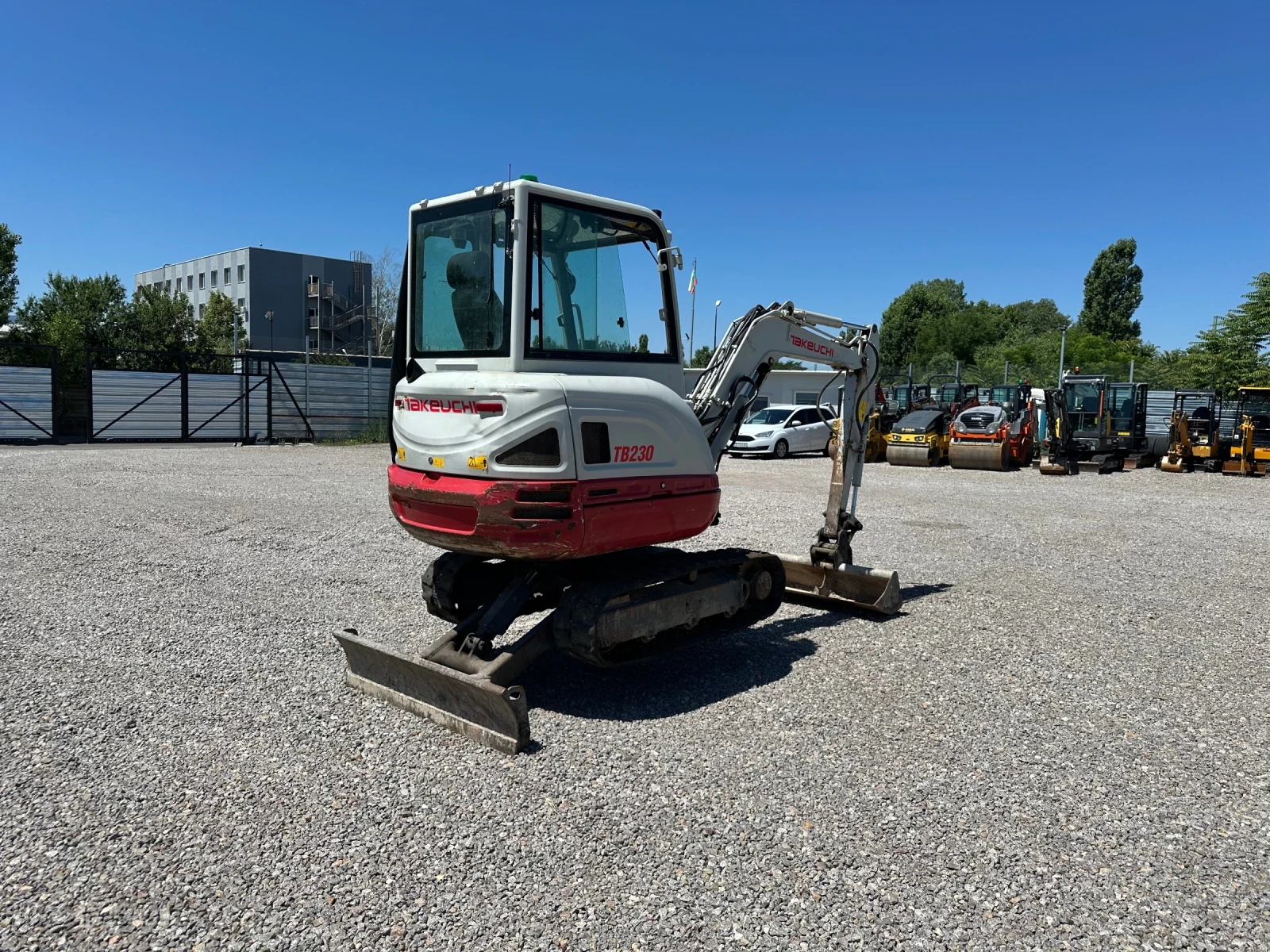 Багер Takeuchi TB230 - изображение 3
