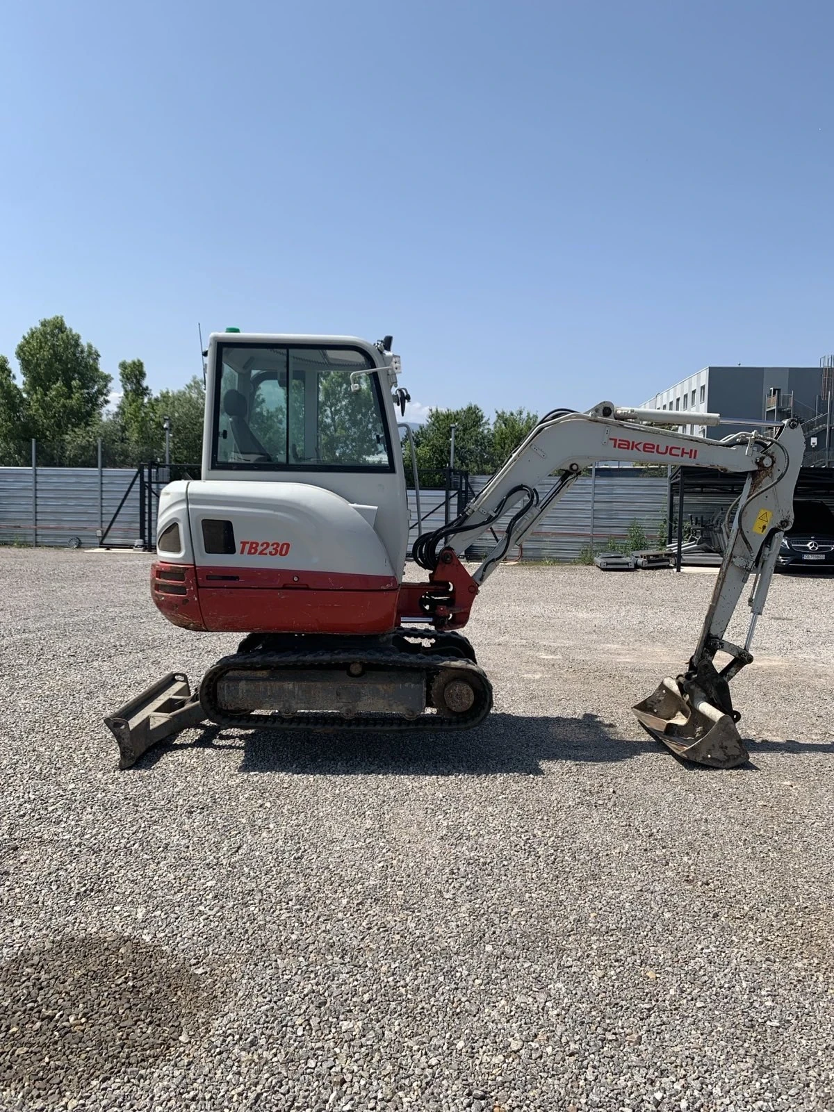 Багер Takeuchi TB230 - изображение 2