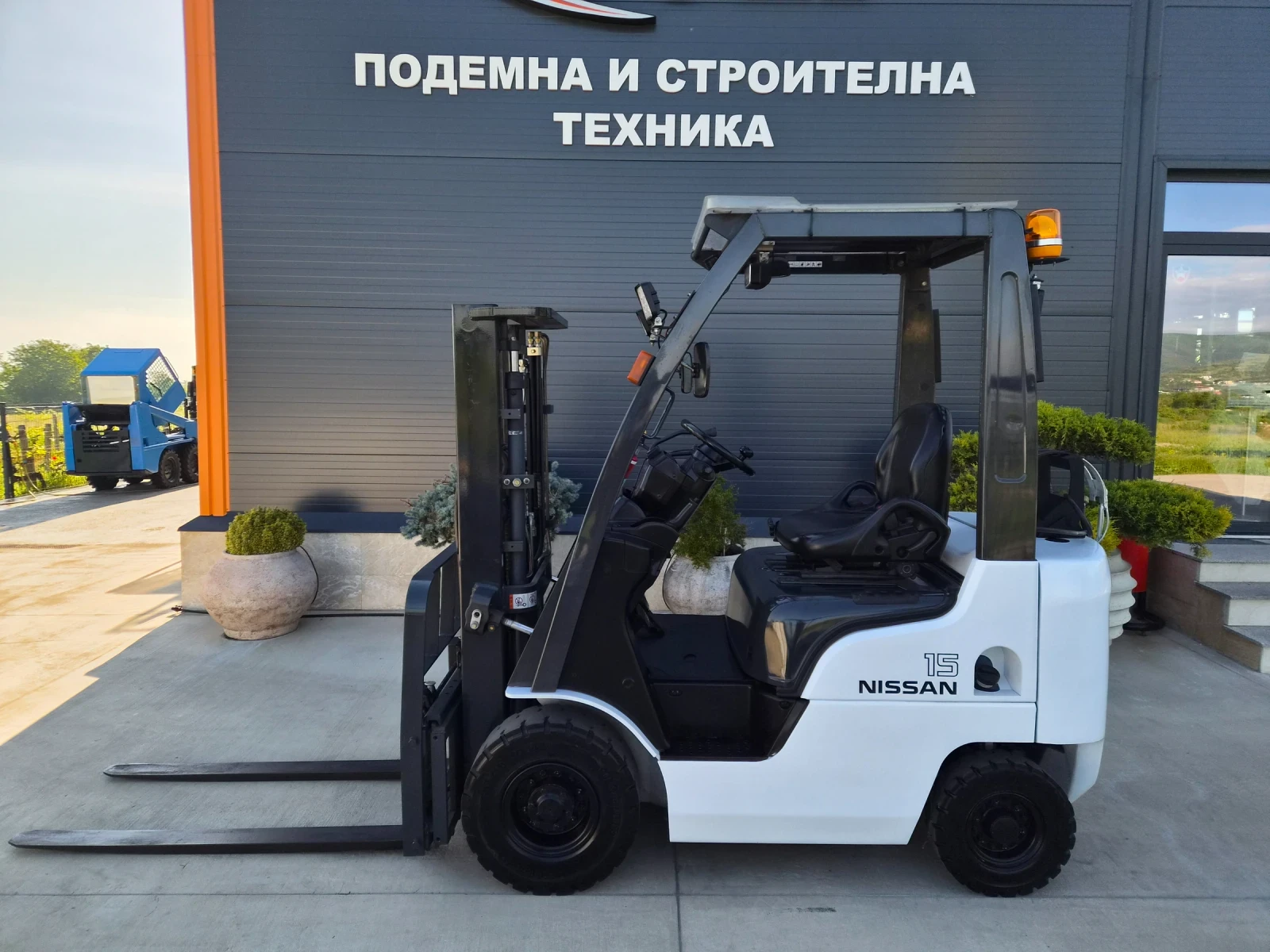 Мотокар Nissan ИЗРАВНИТЕЛ / СВОБОДЕН ХОД / КОНТЕЙНЕРЕН ТИП !!, снимка 2 - Индустриална техника - 54481583