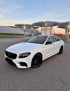 Mercedes-Benz E 220 AMG Pack, снимка 1