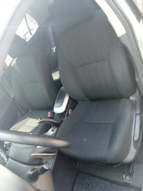 Обява за продажба на Toyota Auris 1.4D4D Automatic ~5 000 EUR - изображение 9