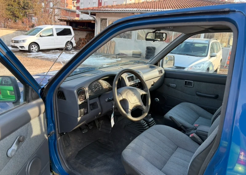 Nissan Pickup 2.4i 126hp 4x4, снимка 10 - Автомобили и джипове - 49293251