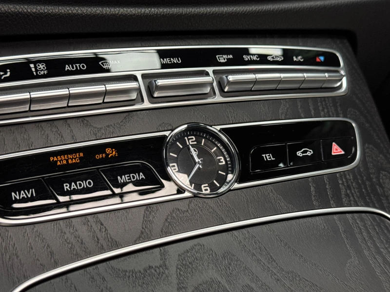 Mercedes-Benz E 220 d AMG-Line Cabrio* Burmester* Обдухване* Camera, снимка 12 - Автомобили и джипове - 51402376