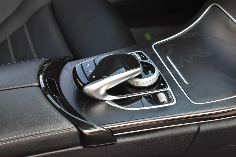 Mercedes-Benz C 400 AMG-LINE* FULL-LED* CAMERA, снимка 13 - Автомобили и джипове - 51908454