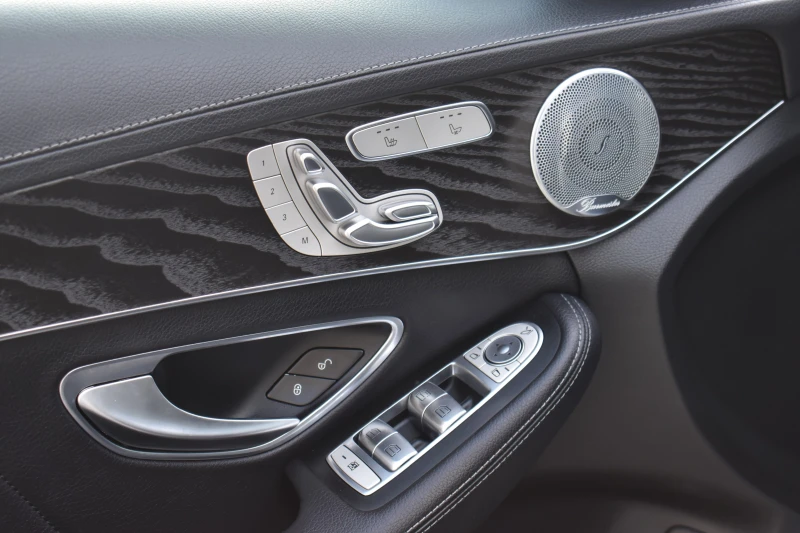 Mercedes-Benz C 400 AMG-LINE* FULL-LED* CAMERA, снимка 9 - Автомобили и джипове - 51908454
