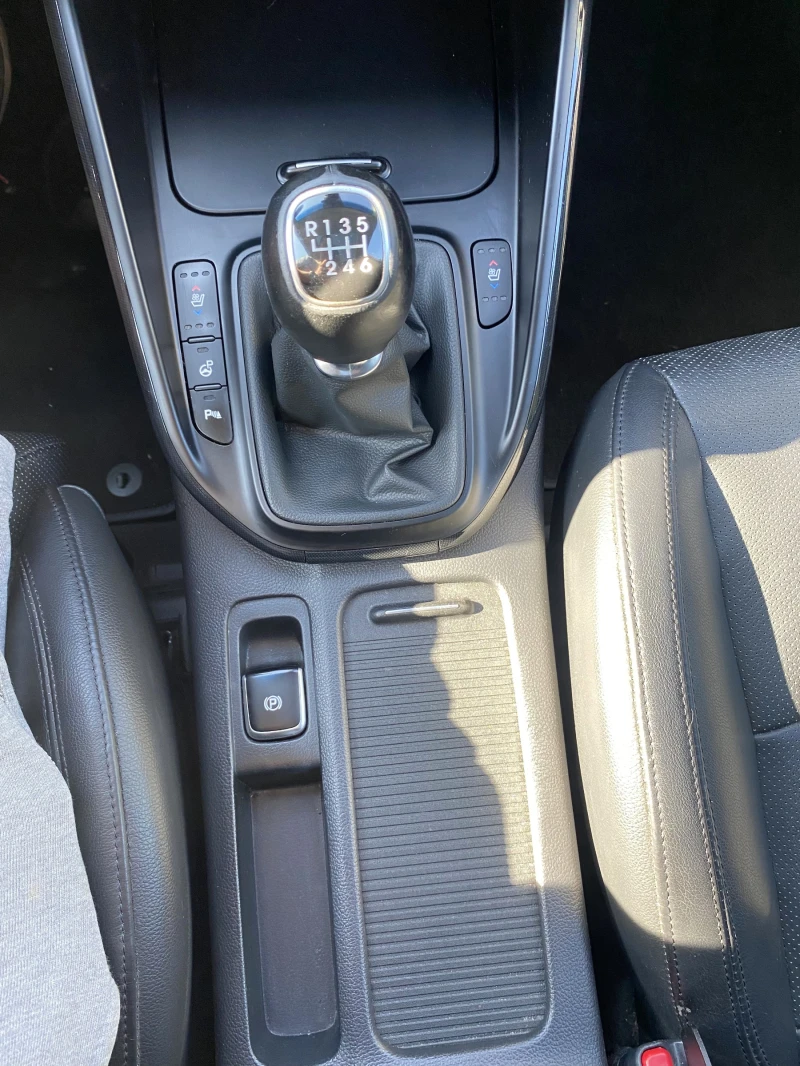 Kia Carens, снимка 12 - Автомобили и джипове - 52645189