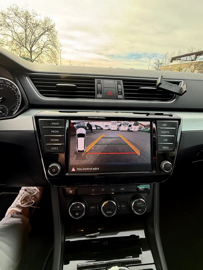 Skoda Superb 1.6 TDI, снимка 8 - Автомобили и джипове - 52956110