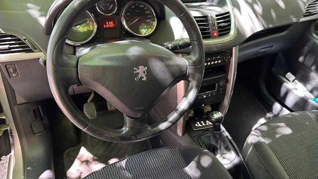 Peugeot 207 1.6 HDI, снимка 5 - Автомобили и джипове - 54901412