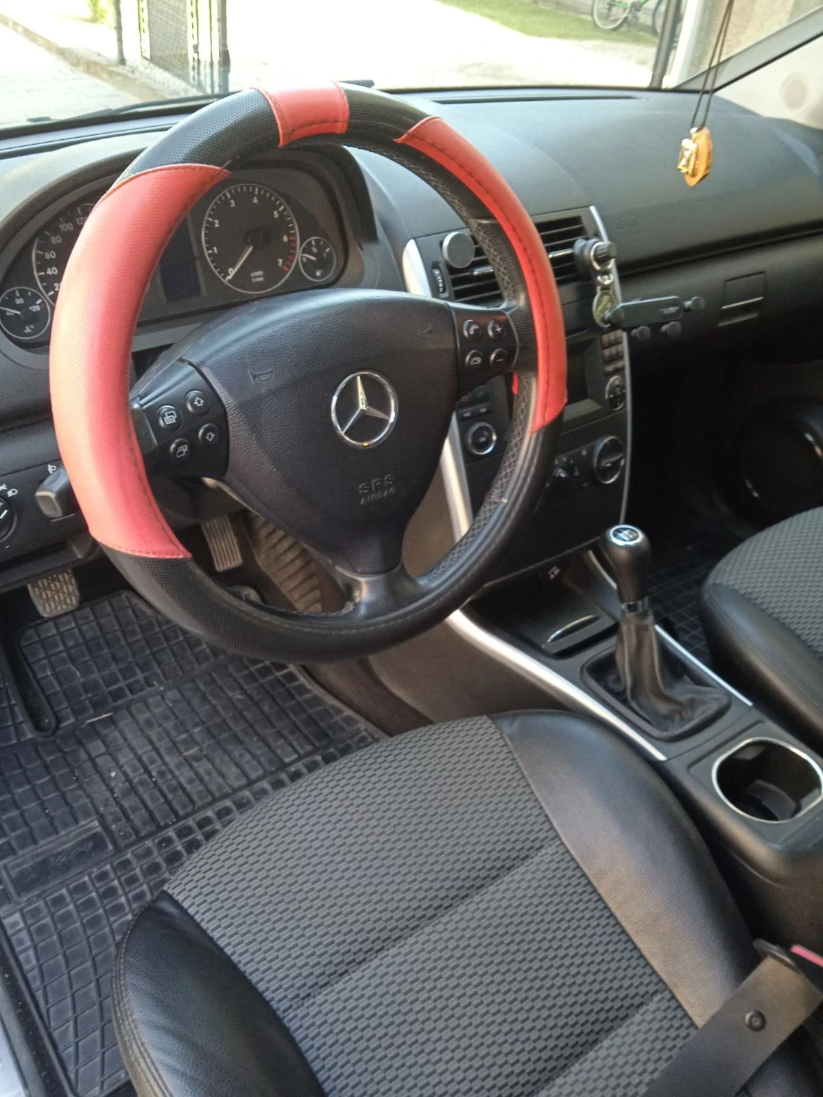 Mercedes-Benz A 150 с АГУ - изображение 10