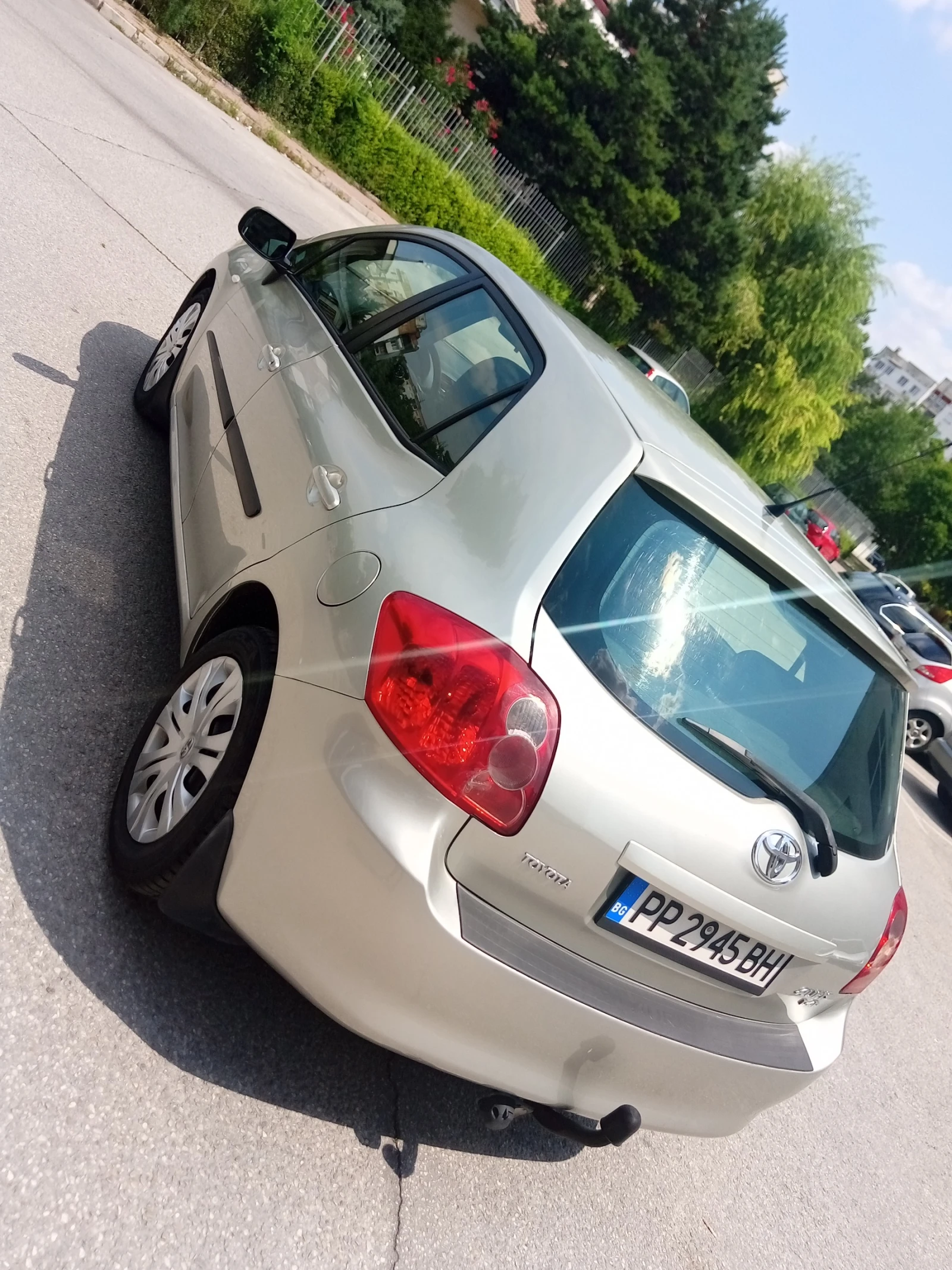 Toyota Auris 1.4D4D Automatic - изображение 3