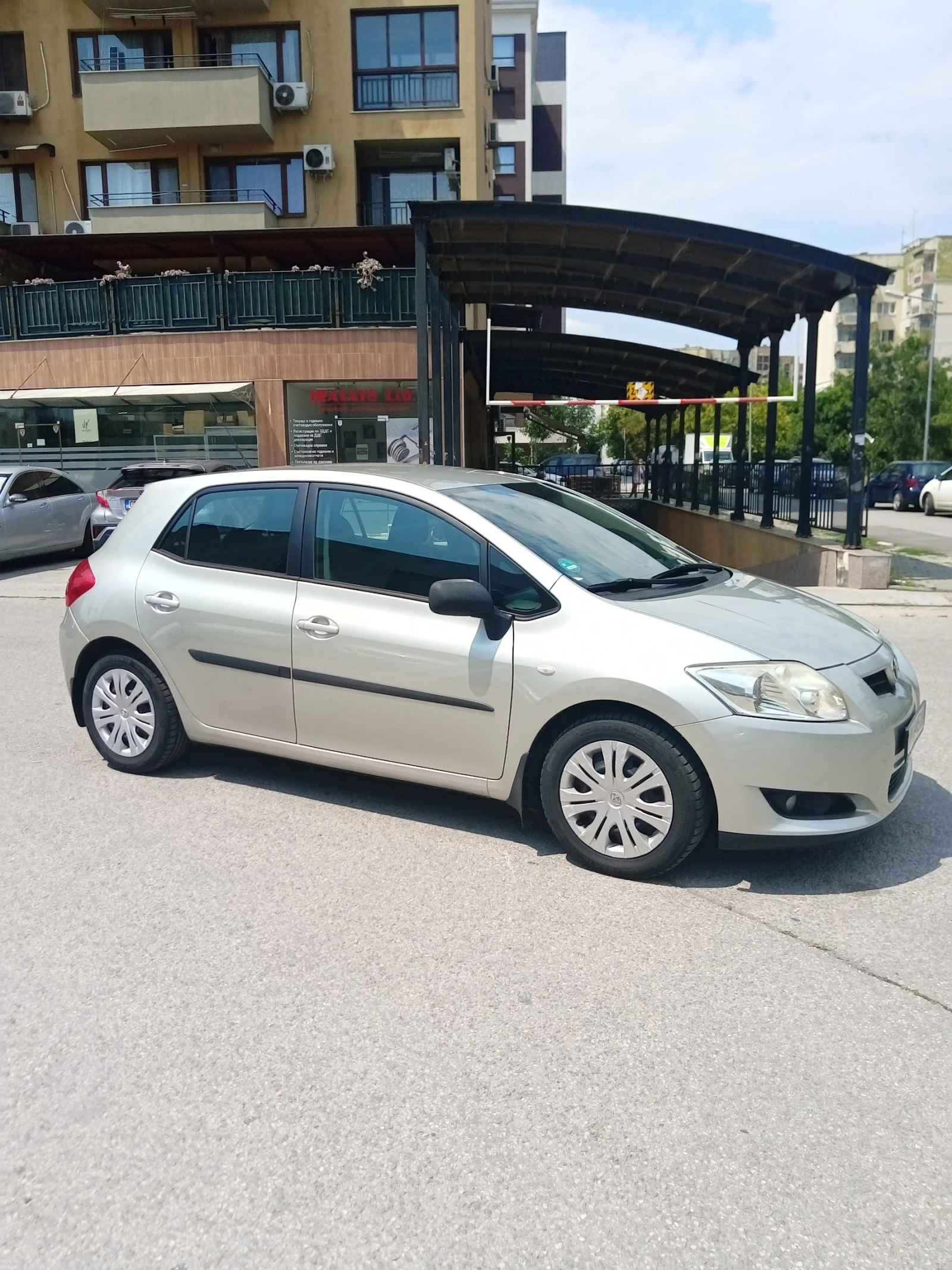 Toyota Auris 1.4D4D Automatic - изображение 7