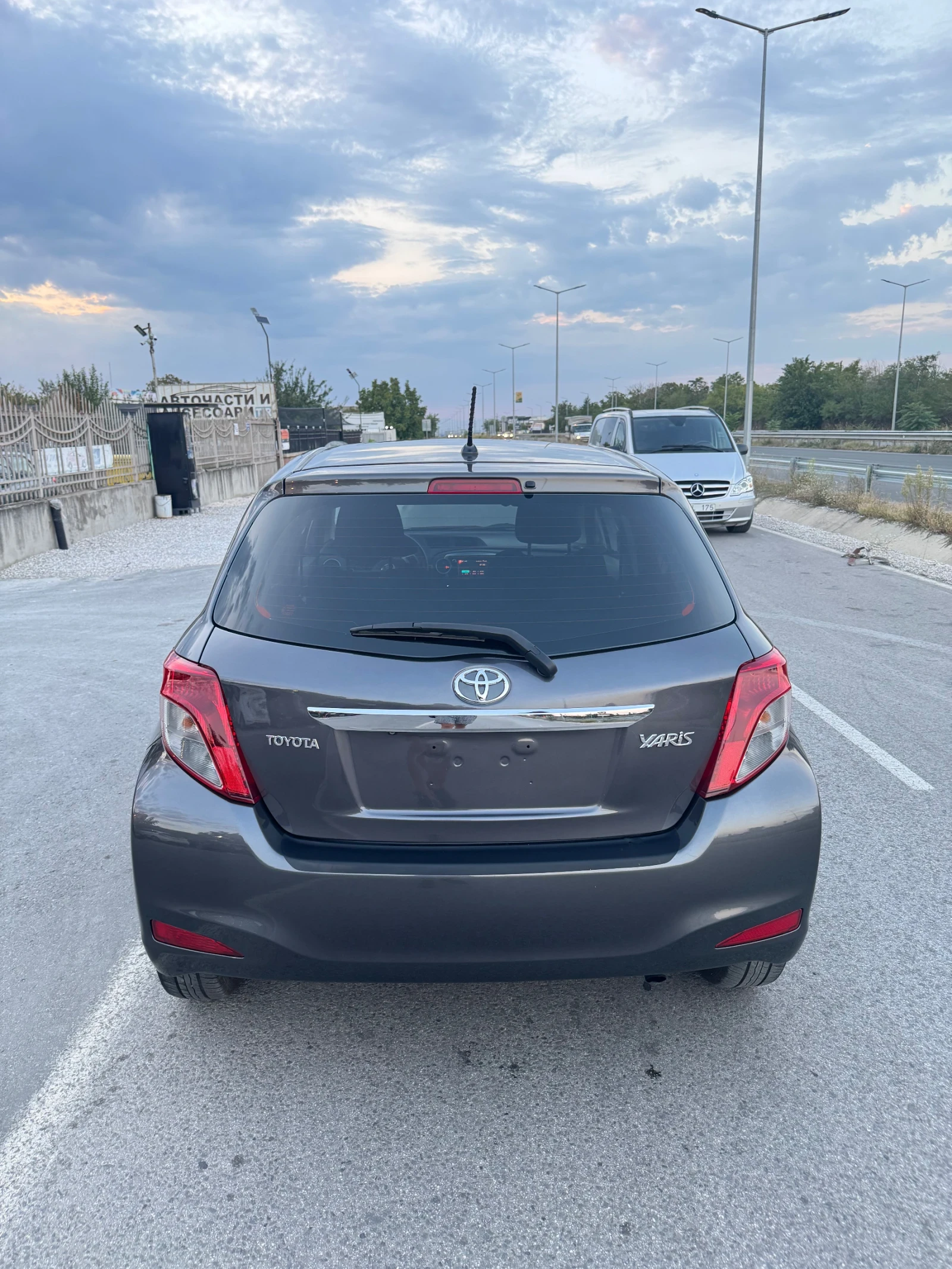 Toyota Yaris 1.33 - изображение 5