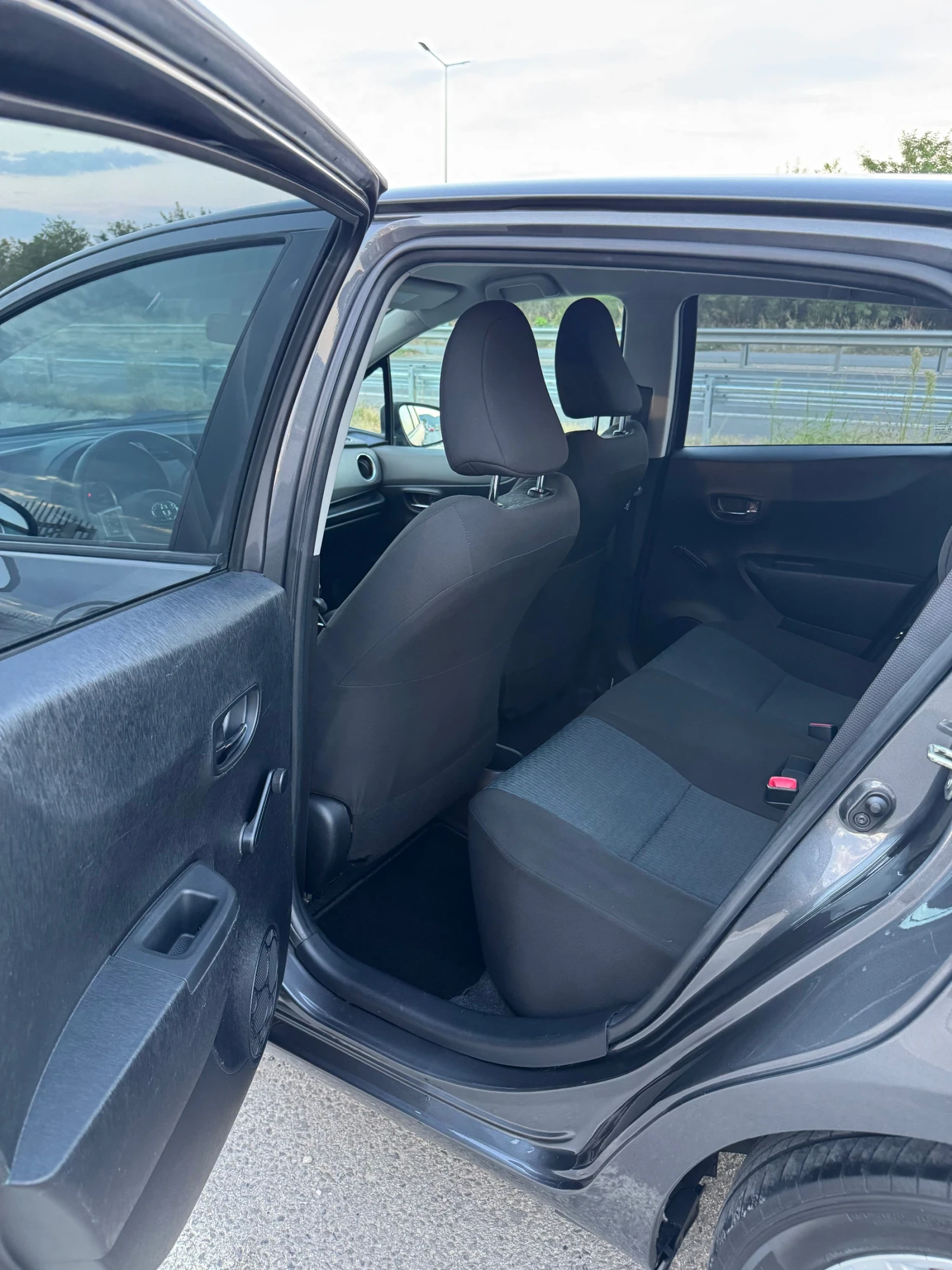 Toyota Yaris 1.33 - изображение 10