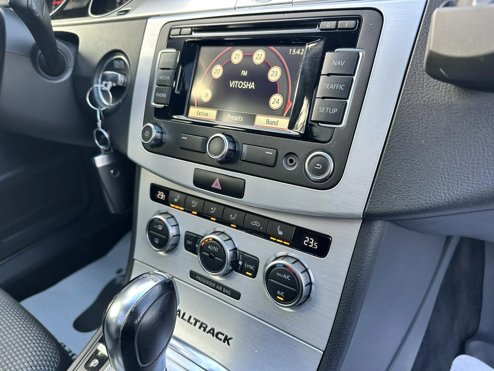 VW Alltrack 2.0 TDI /PANO/ - изображение 6